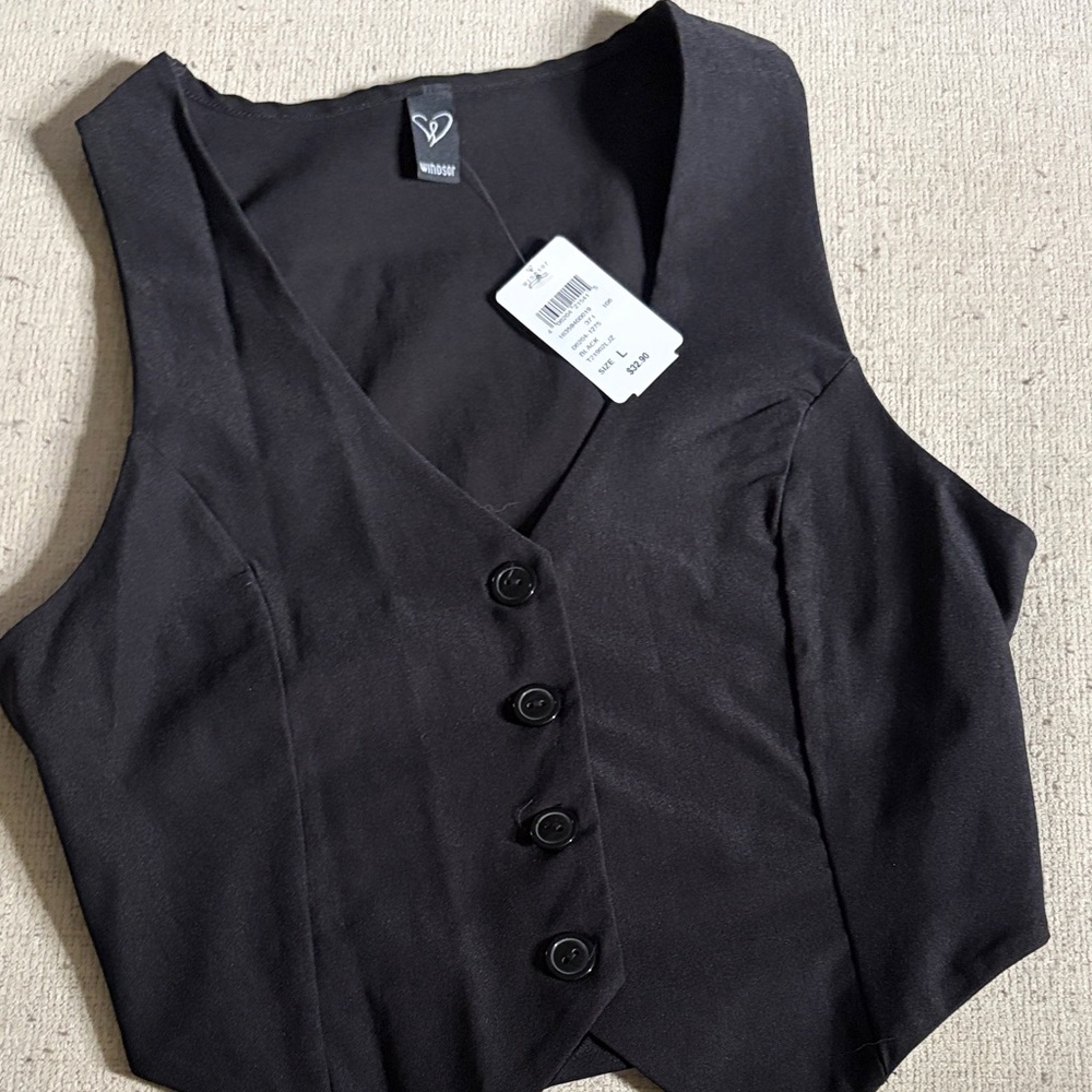 Windsor Black Button-Front Crop Vest